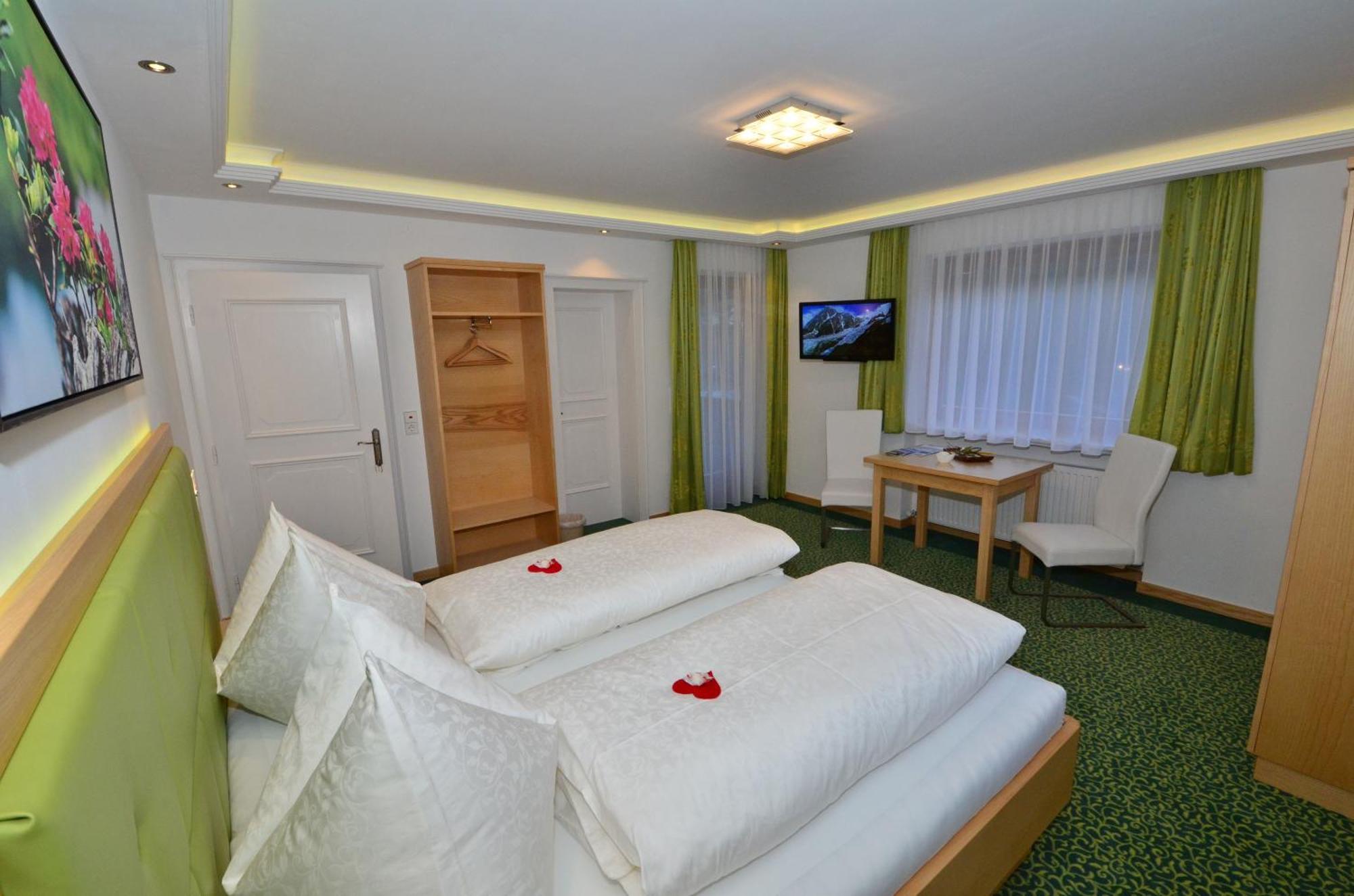 Doppelzimmer mit Balkon